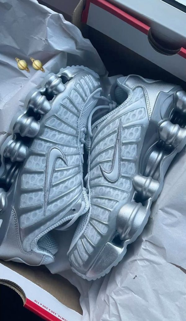 WhatsApp Image 2025-12-18 at 10.04.31 AM (1) Nike Shox – Leistung, Komfort & sportlicher Style