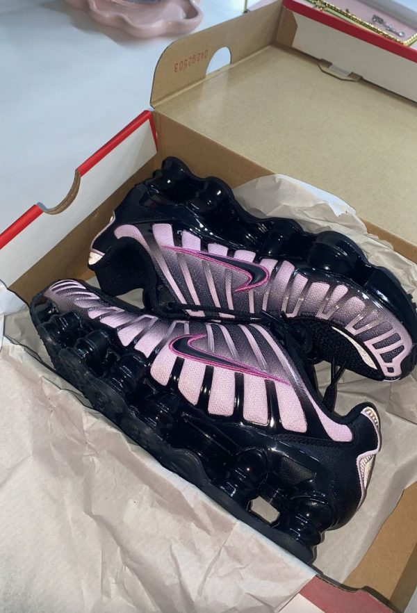 WhatsApp Image 2025-12-18 at 10.04.32 AM (1) Nike Shox – Leistung, Komfort & sportlicher Style