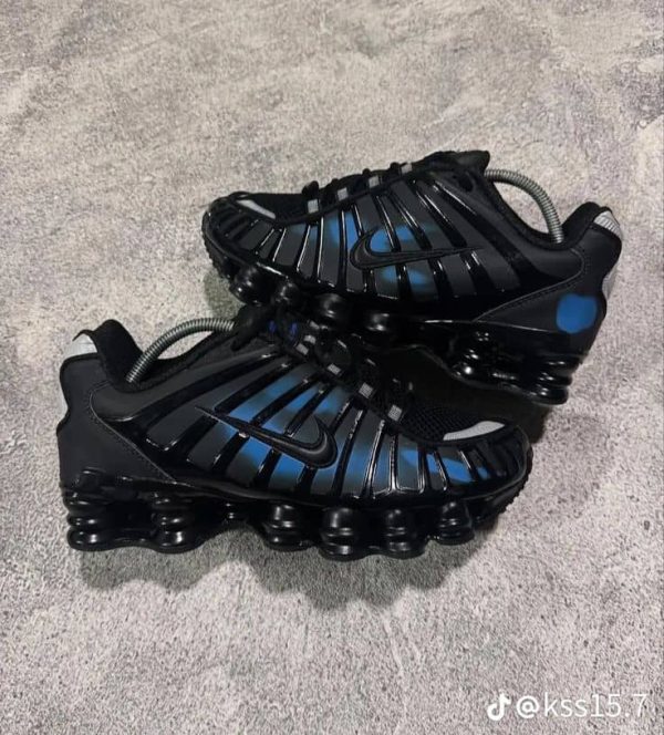 WhatsApp Image 2025-12-18 at 10.04.32 AM Nike Shox – Leistung, Komfort & sportlicher Style