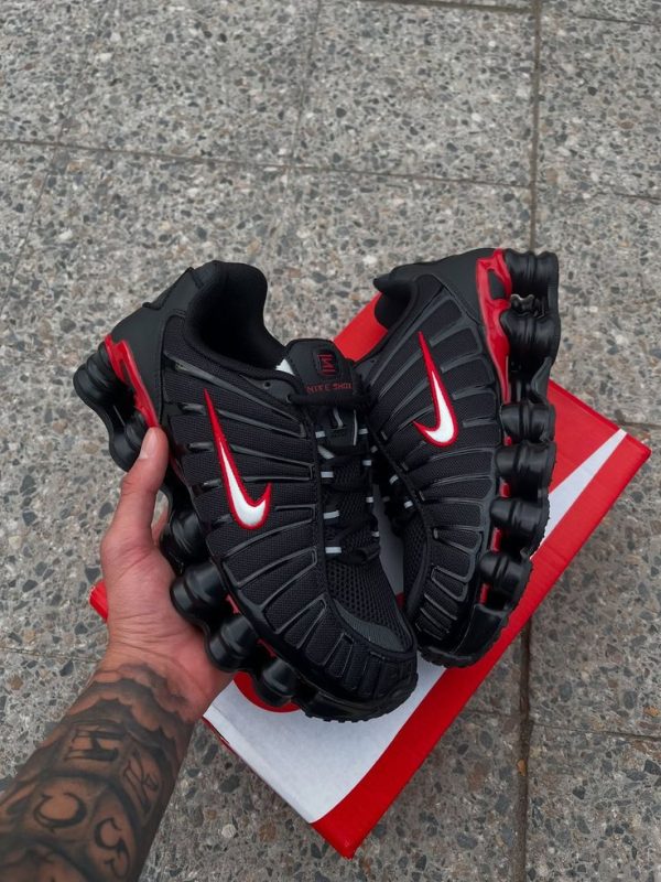 WhatsApp Image 2025-12-18 at 10.04.55 AM (1) Nike Shox – Leistung, Komfort & sportlicher Style