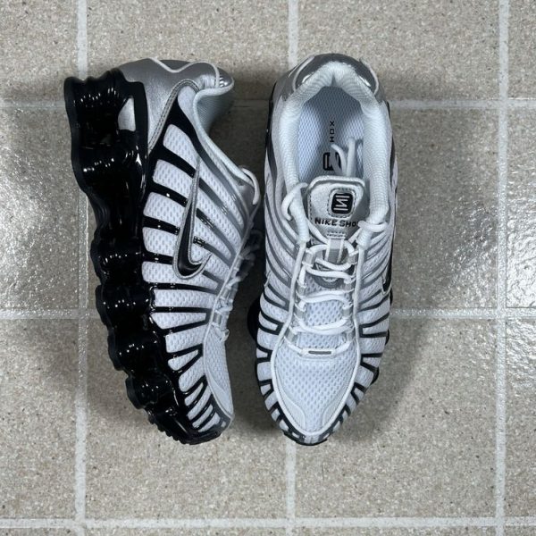 WhatsApp Image 2025-12-18 at 10.04.56 AM (1) Nike Shox – Leistung, Komfort & sportlicher Style