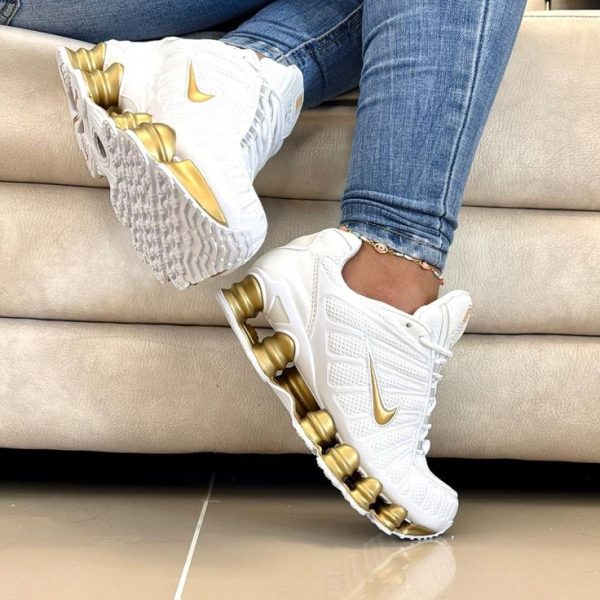 WhatsApp Image 2025-12-18 at 10.04.57 AM (3) Nike Shox – Leistung, Komfort & sportlicher Style