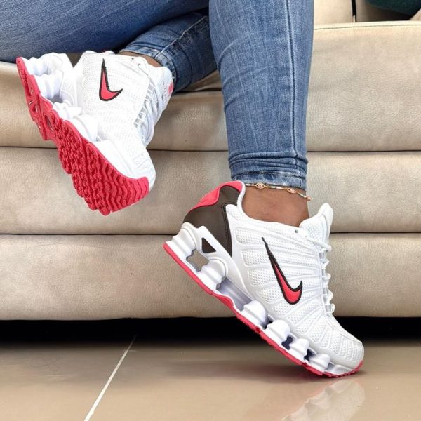 WhatsApp Image 2025-12-18 at 10.04.57 AM (4) Nike Shox – Leistung, Komfort & sportlicher Style