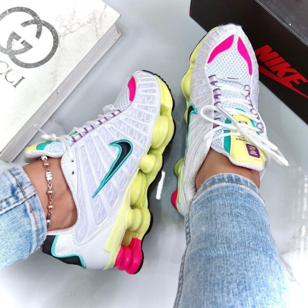 WhatsApp Image 2025-12-18 at 10.04.58 AM (1) Nike Shox – Leistung, Komfort & sportlicher Style