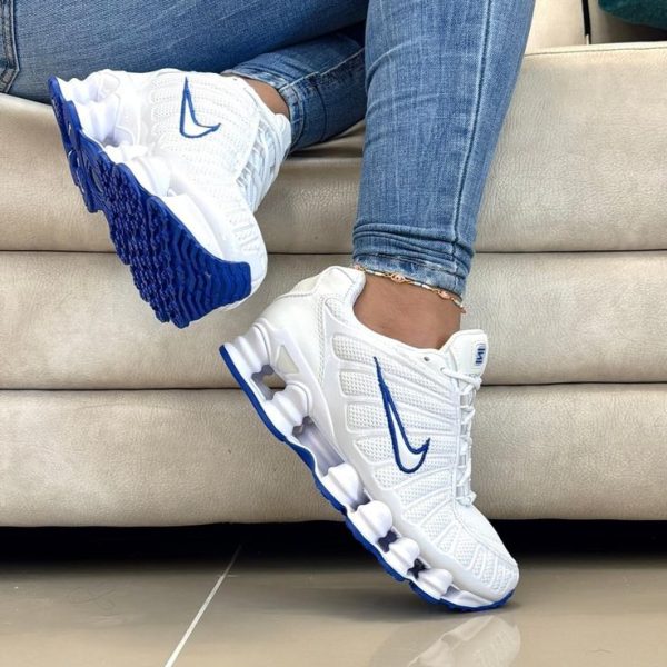 WhatsApp Image 2025-12-18 at 10.04.58 AM Nike Shox – Leistung, Komfort & sportlicher Style